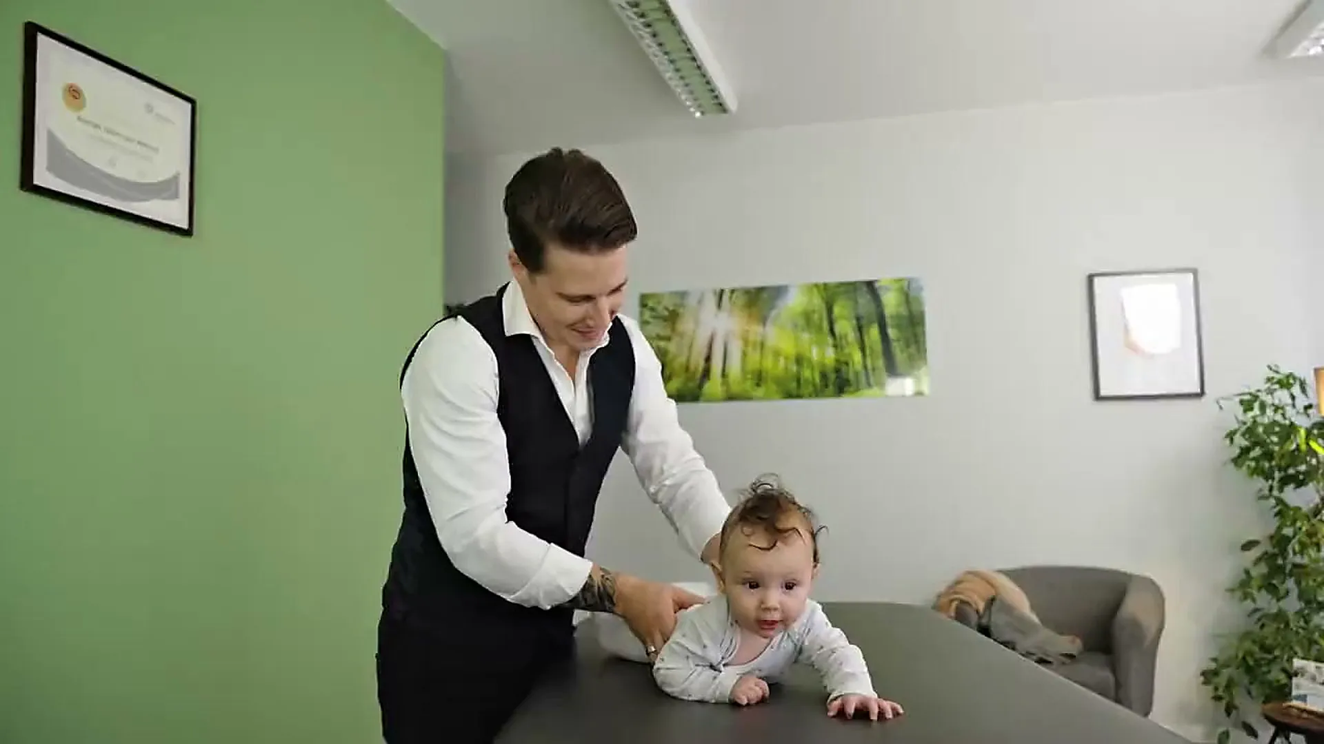 Ausschnitt aus einer kinderosteopathischen Behandlung im Osteozentrum